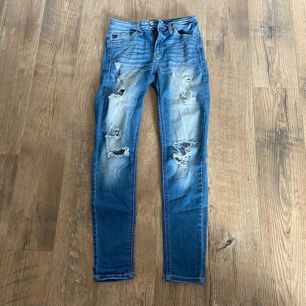 Kan Can Womens size 26 ripped jeans